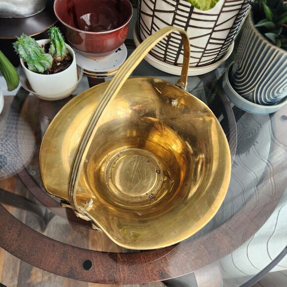 Vintage Brass Gathering Basket | Handled Brass Fruit Basket with Grape Motif - Picture 7 of 7